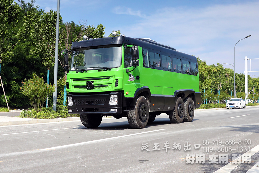 东风EQ2102底盘改装越野客车_东风6×6全驱动型越野客车_28座大巴士260马力前后桥驱动越野客车